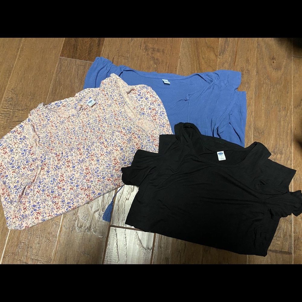 Women’s Old Navy Shirt lot size M